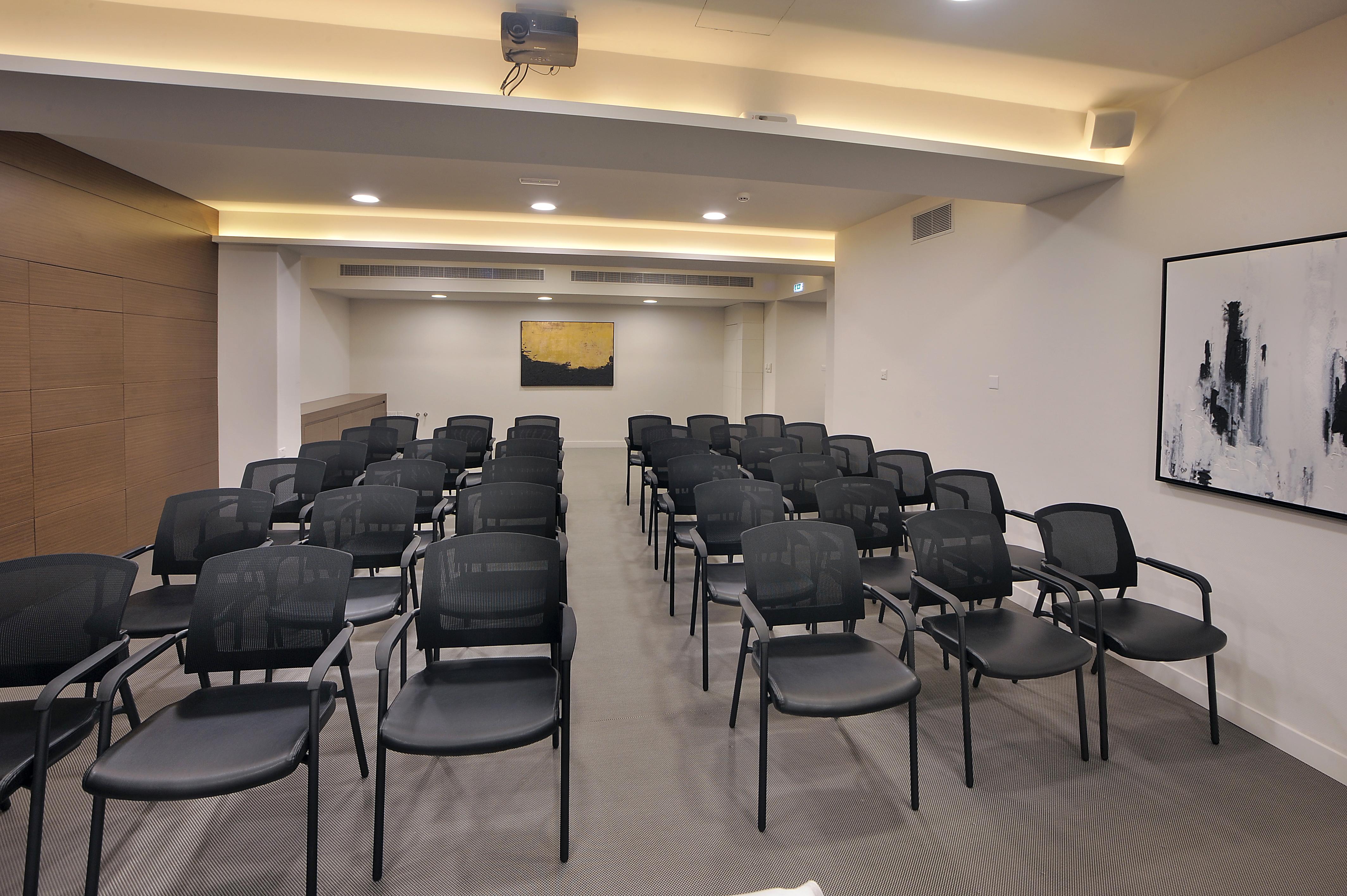 Hotell Nelia & 4*