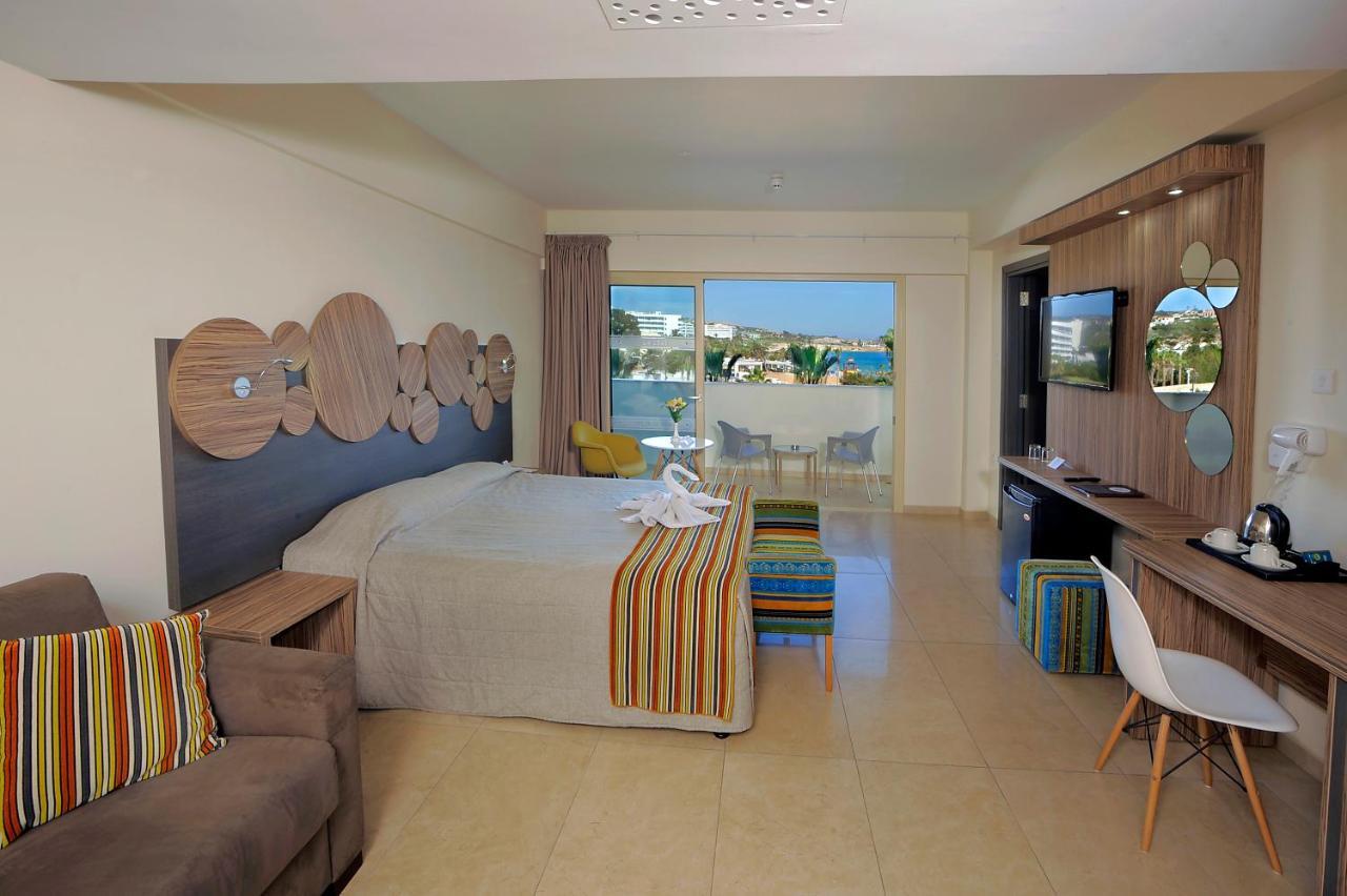 Nelia & Hotell 4*