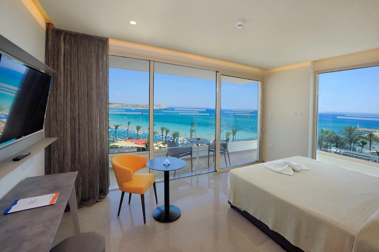 Nelia & Hotell 4*